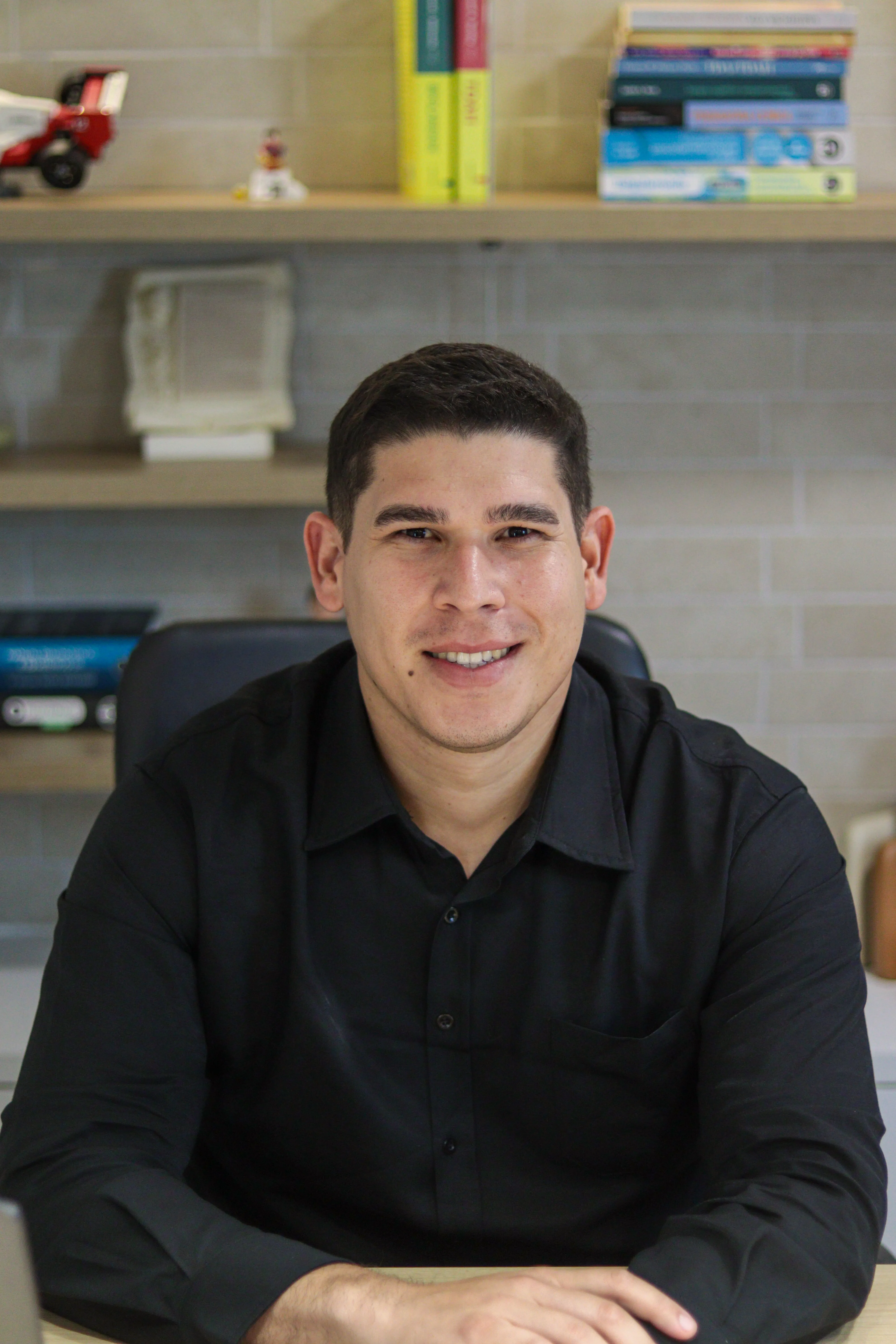 Dr. Leonardo Barros